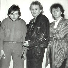 "Poniżej krytyki" - drugi album zespołu Papa Dance